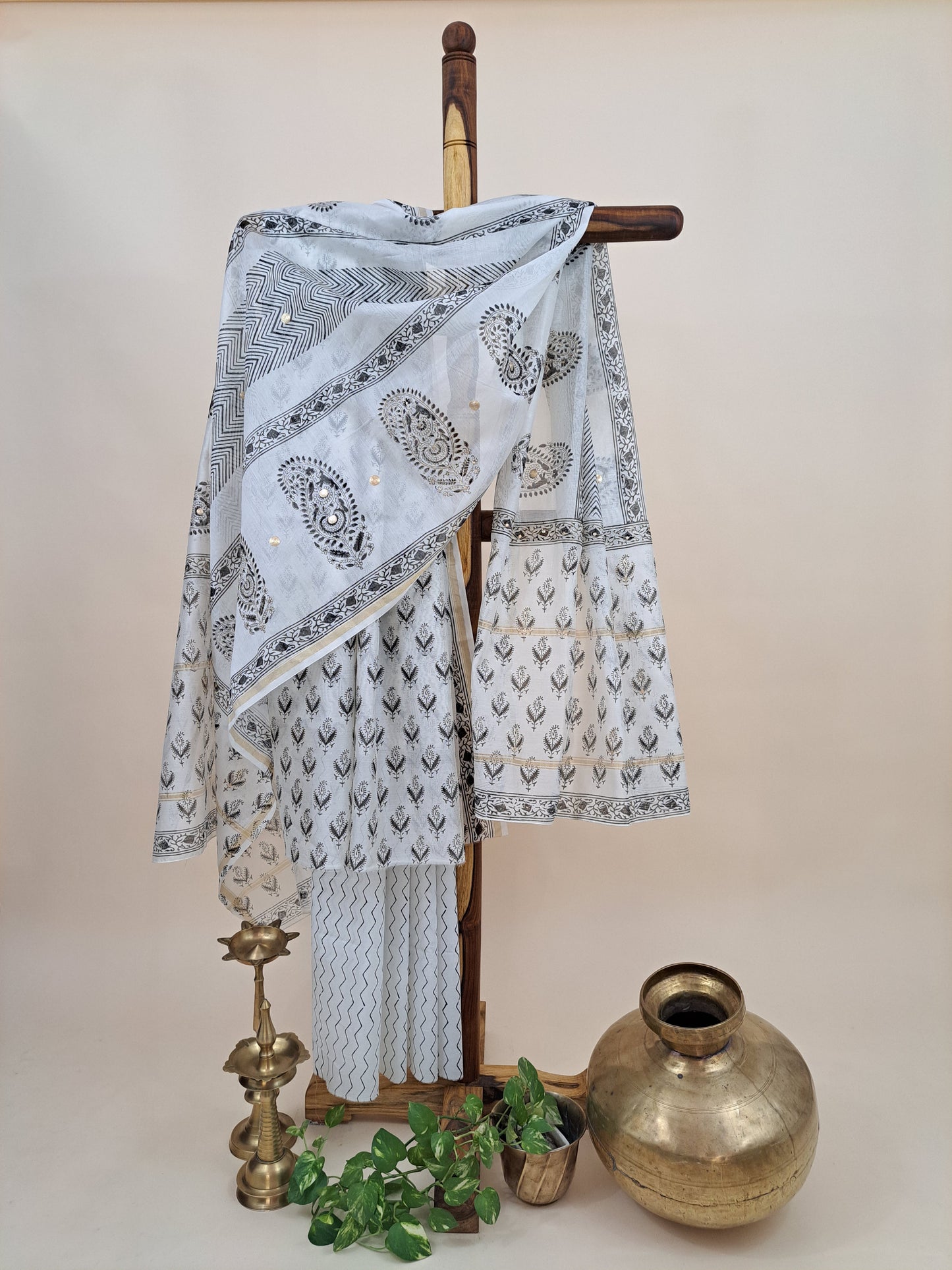 Chanderi with Chanderi Dupatta with Taar Embroidery